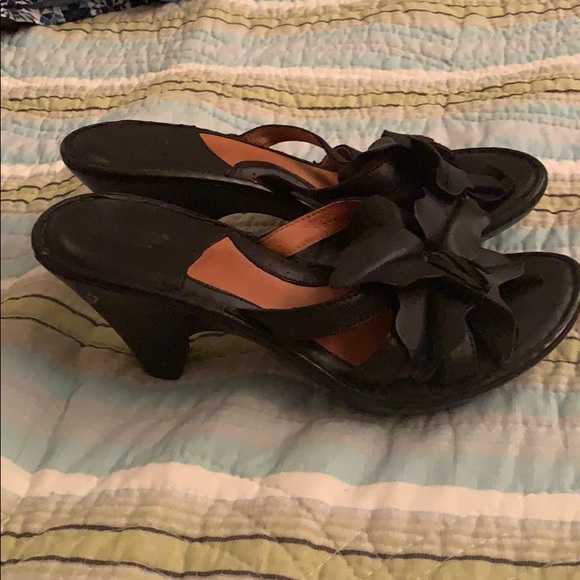 Born black leather flower pumps 7.5 - Picture 4 of 6